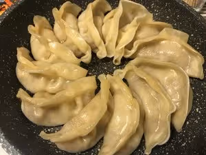 鍋貼/煎餃—如何用速凍餃子製作完美煎餃（少油）