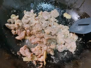 用洋蔥也叫蔥爆的-孜然羊肉