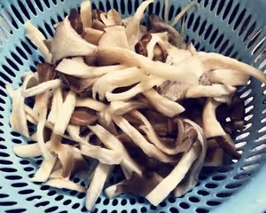 秀珍菇肉片湯
