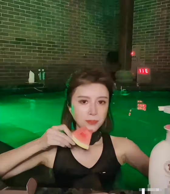比李湘炫富還高調，金巧巧現身桂林購買豪宅，泡溫泉直言愁花錢！
