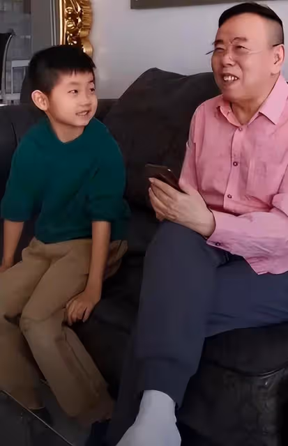 潘長江小外孫太好看了，五官清秀性格乖巧，幸好沒繼承外公模樣！