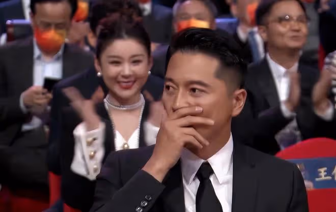 飛天獎名單出爐！熱依紮成視後，王雷爆冷成視帝，閆妮孫儷成陪跑