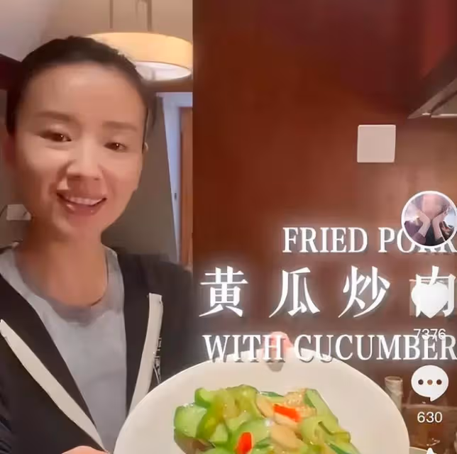董潔做菜被嘲諷，評論區不僅污言穢語，還嘲諷其髒亂不注意衛生！