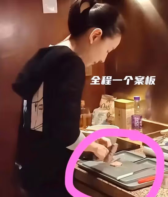 董潔做菜被嘲諷，評論區不僅污言穢語，還嘲諷其髒亂不注意衛生！