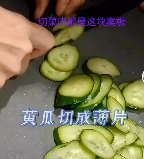 董潔做菜被嘲諷，評論區不僅污言穢語，還嘲諷其髒亂不注意衛生！
