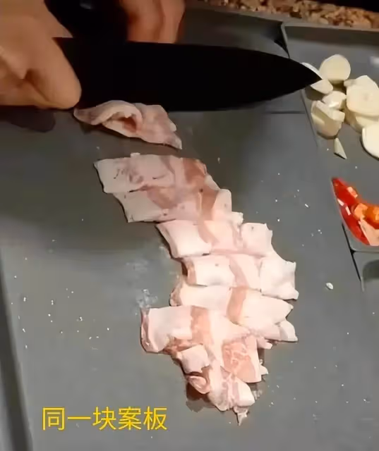 董潔做菜被嘲諷，評論區不僅污言穢語，還嘲諷其髒亂不注意衛生！