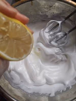 不塌不回縮的戚風蛋糕胚（後蛋法）