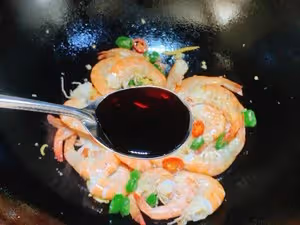 超級過癮❗️家常下飯菜辣炒大蝦🍤