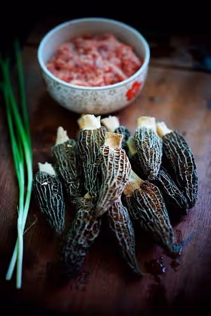 羊肚菌釀肉