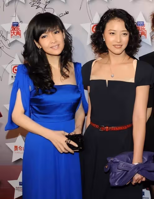 當周海媚同框周慧敏，終於明白上年紀的女人，為什麼胖點更貴氣