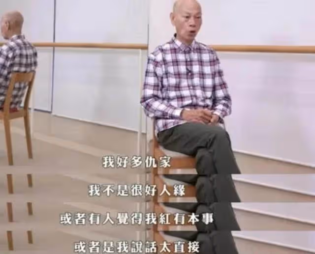 朋友設宴慶祝汪明荃榮獲金紫荊星，穿拖鞋顯高素質，羅家英未露面