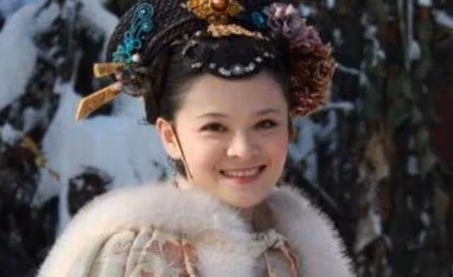 她是《甄嬛傳》曹貴人，現實中嫁給了「溫太醫」，美貌不輸孫儷
