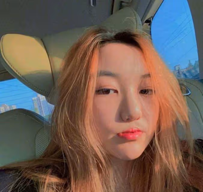 王菲18歲女兒微調3次「美出新高度」，撕掉「兔唇」標簽，時髦金髪個性不輸王菲