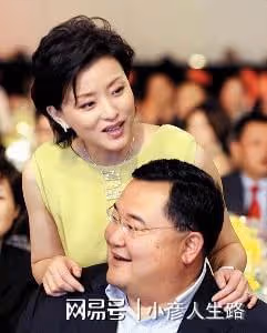 楊瀾，離開央視奔赴愛情，嫁富豪生一子一女，如今家庭幸福事業旺