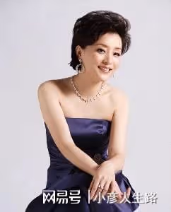 楊瀾，離開央視奔赴愛情，嫁富豪生一子一女，如今家庭幸福事業旺