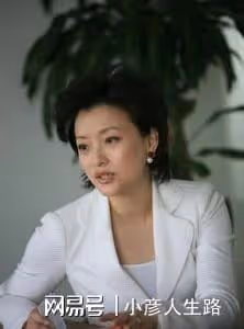 楊瀾，離開央視奔赴愛情，嫁富豪生一子一女，如今家庭幸福事業旺