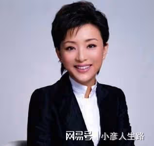 楊瀾，離開央視奔赴愛情，嫁富豪生一子一女，如今家庭幸福事業旺