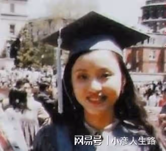 楊瀾，離開央視奔赴愛情，嫁富豪生一子一女，如今家庭幸福事業旺