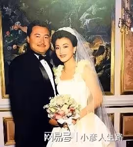 楊瀾，離開央視奔赴愛情，嫁富豪生一子一女，如今家庭幸福事業旺
