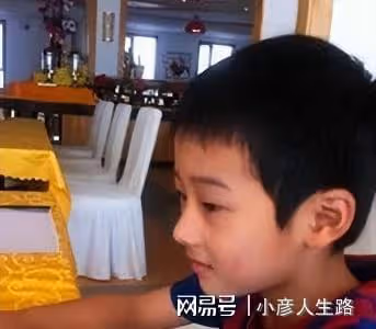楊瀾，離開央視奔赴愛情，嫁富豪生一子一女，如今家庭幸福事業旺