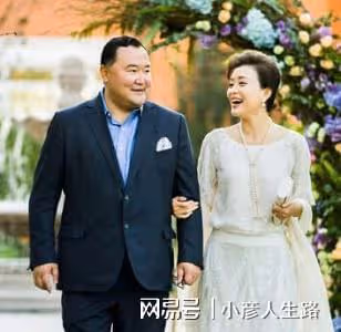楊瀾，離開央視奔赴愛情，嫁富豪生一子一女，如今家庭幸福事業旺