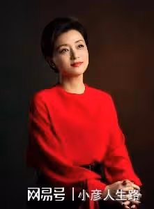 楊瀾，離開央視奔赴愛情，嫁富豪生一子一女，如今家庭幸福事業旺