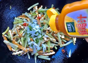 芹菜炒香乾+太太樂鮮雞汁快手菜