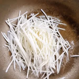 奶白鮮香的蘿蔔絲煎蛋湯