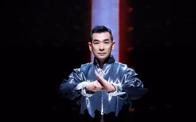 趙文卓重回《披哥2》舞台，耍火刀看呆蘇有朋，真功夫燃爆全場