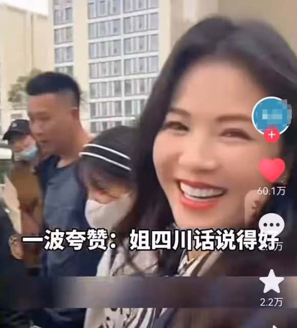 劉濤拍戲未被路人認出，飆方言喊好尷尬，用手指點老人被批不禮貌