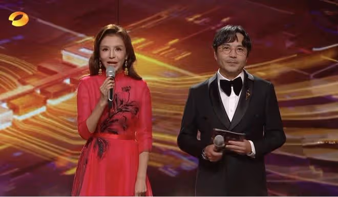 金鷹節開幕式：朱迅臉僵，孫怡美爆全場，沈夢辰長腿又直又白