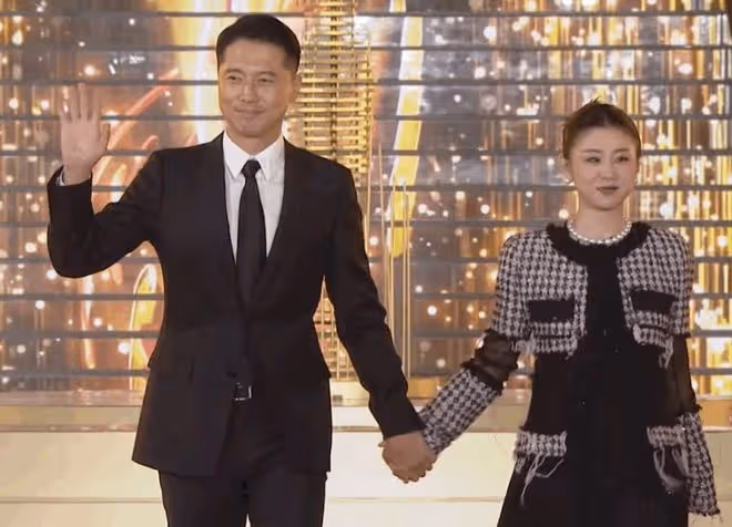 金鷹節開幕式：朱迅臉僵，孫怡美爆全場，沈夢辰長腿又直又白