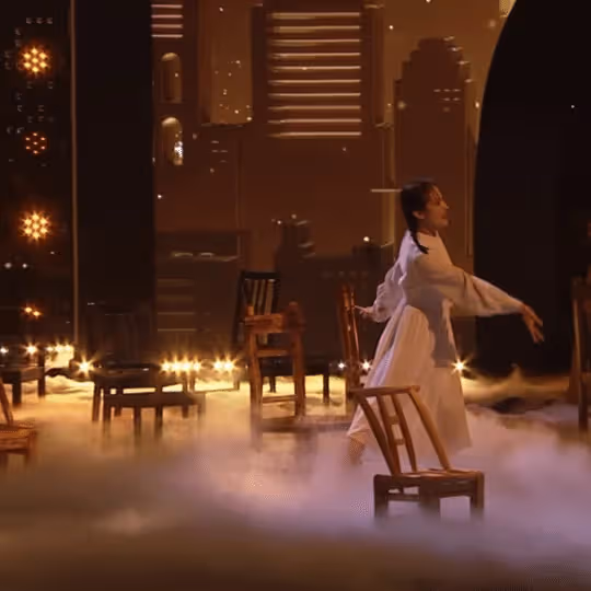 金鷹節開幕式：朱迅臉僵，孫怡美爆全場，沈夢辰長腿又直又白