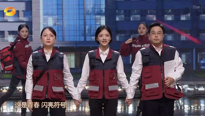 金鷹節開幕式：朱迅臉僵，孫怡美爆全場，沈夢辰長腿又直又白