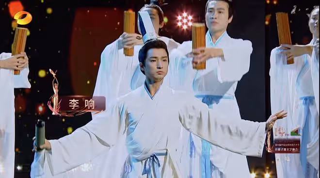 金鷹節開幕式：朱迅臉僵，孫怡美爆全場，沈夢辰長腿又直又白