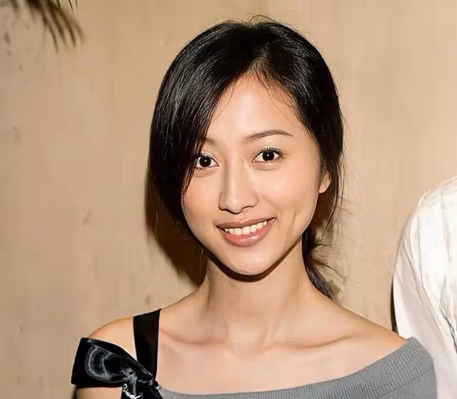 香港知名女星甜美凍齡！豪門夢碎仍是單身，控訴遭同劇男星非禮