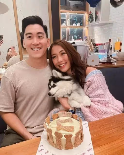 前港姐近況曝光！曬女僕裝大秀完美身材，去年被曝與男友好事近