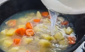蛤蜊土豆奶油濃湯：冬日最濃郁的一碗，比雞湯還治癒！