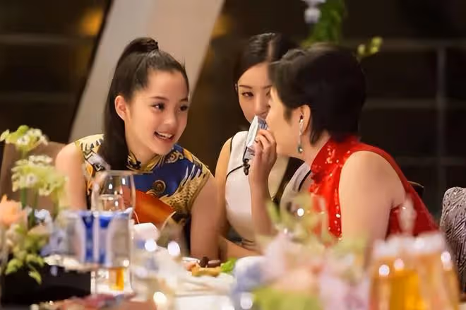 歐陽娜娜：和9個男生曖昧，被嘲是「交際花」，她是怎麼墮落的？