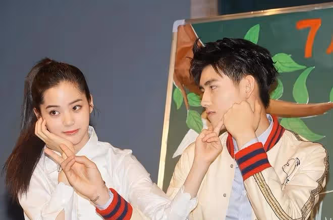歐陽娜娜：和9個男生曖昧，被嘲是「交際花」，她是怎麼墮落的？