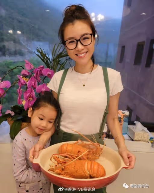 陳茵媺夫婦sweet拍拖老公視角！超近鏡皮膚似剝殼雞蛋