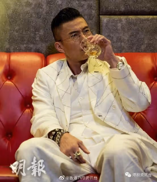 傳與女友楊偲泳好事近！TVB當紅小生沖事業未有結婚計劃