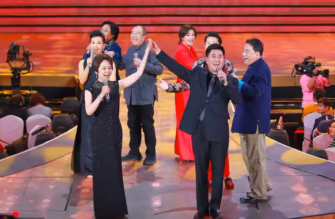 這才叫百花齊放，四位老藝術家現身活動，氣質優雅各有魅力！