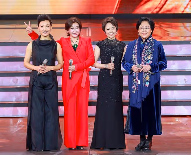 這才叫百花齊放，四位老藝術家現身活動，氣質優雅各有魅力！