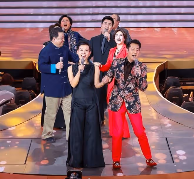 這才叫百花齊放，四位老藝術家現身活動，氣質優雅各有魅力！