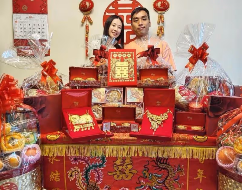 恭喜！女星收一桌金器月底出嫁，拍戲收入低靠大11歲男友養：感激另一半力挺追夢