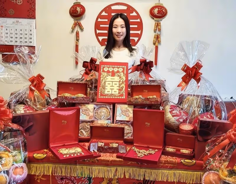 恭喜！女星收一桌金器月底出嫁，拍戲收入低靠大11歲男友養：感激另一半力挺追夢