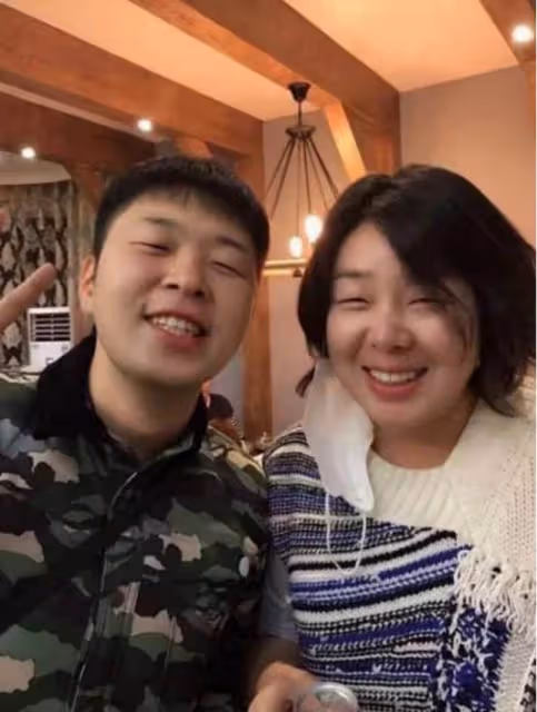 同一個爸媽的明星「兄弟姐妹」，這長相差距不是一般的大，網友：確定是同父母嗎