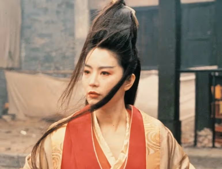 林青霞曬68歲慶生照，「臉色紅潤」豐滿有光澤，打扮精緻漂亮不顯老，許願「世界和平」