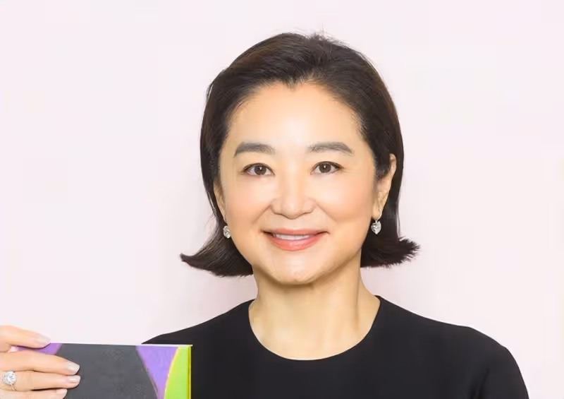 林青霞曬68歲慶生照，「臉色紅潤」豐滿有光澤，打扮精緻漂亮不顯老，許願「世界和平」
